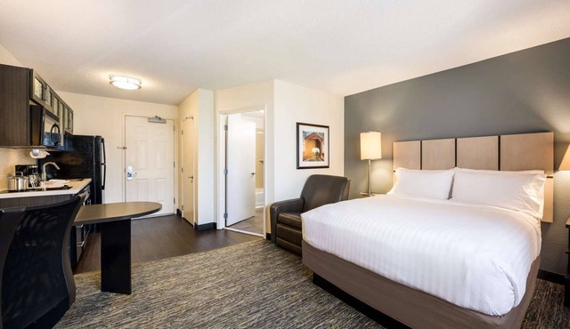 Bright Queen Studio Suite | Full Kitchen, BBQ, 6.8 mi to Pittsburgh Speedway in Pittsburgh