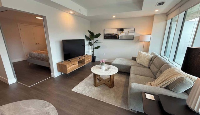 Bright, spotless and modern 1 BR with gym in Halifax