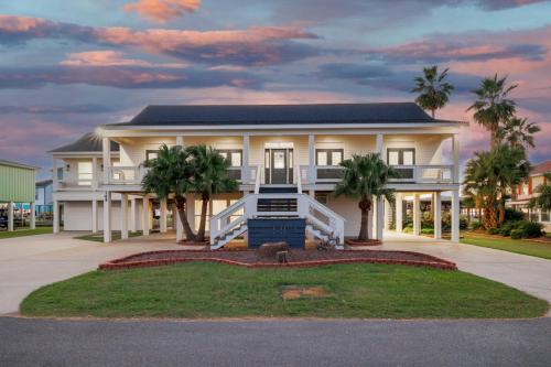 Bring Your Boat! Lake Charles Home w/Dock & Lift