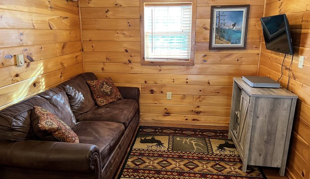 Broken Boot Cabin #2, 5 miles from Mt Rushmore!