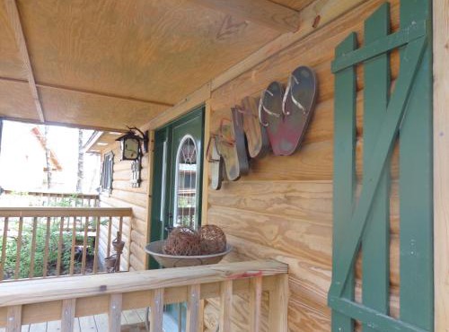 C23 - Lake view two bedroom, two bath log-sided cottage with private hot tub overlooking Lake Ouachita