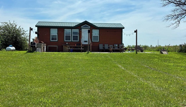 Cabin for 6 on 110 acres w/private 50 acre lake. Float, fish, swim, relax