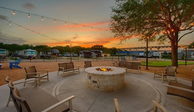 Cabin with Inclusive Resort Amenities - Enjoy the Houston Metro Area in a All Inclusive Cabin!
