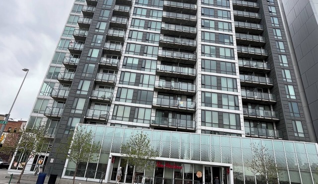 Calgary downtown modern condo 2 bed 2bath next to library, no smoke no pet in Calgary
