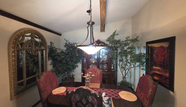 calm relaxing vacation rentals in Oklahoma City Oklahoma with pool and games