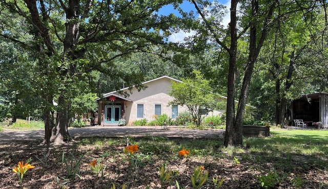 Caney Acres - close to Bonham, Tx & Local Lakes. 45 minutes north of McKinney