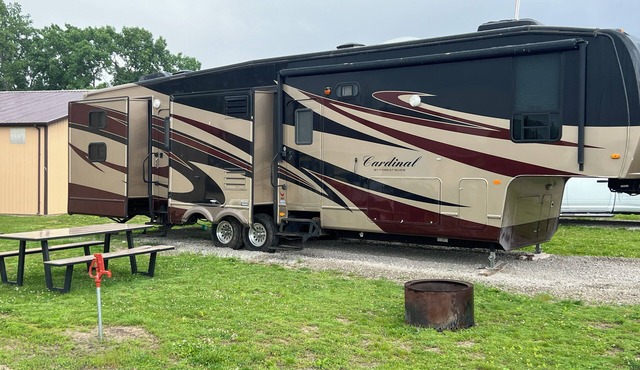 Cardinal Camper Getaway at Eddy's Place-Sleeps 8