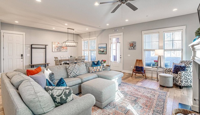 Carlton Landing-Stylish Condo closest to the waterfront!
