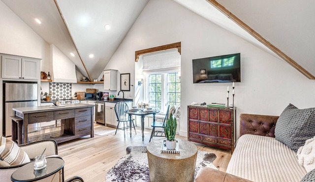 Carlton Landing-Stones Throw