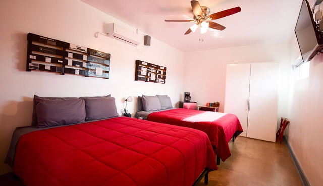 Carmen's Marfa Hotel/Ruben Room 2 Queen Beds