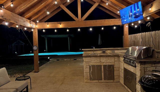 Casa de Howdy! Sleeps 20- 3K/3Q/8T Pool, Pavillion!