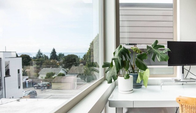 Casa West: Modern 3-BR Townhome in West Seattle