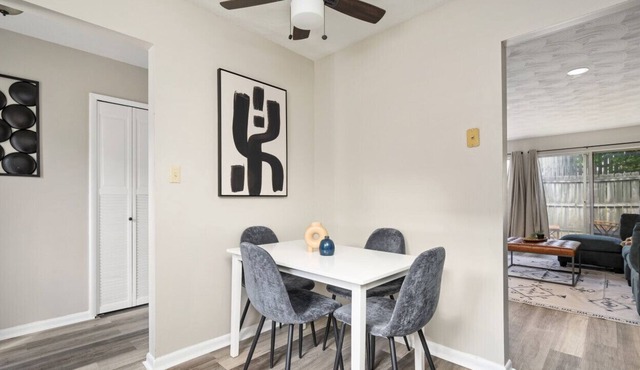 Cedar and Oak - 2 BR, One Story Apartment, King Beds, Private Patio