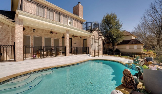 Cedar Hill Estate w/Pool! Luxe Home & Apartment