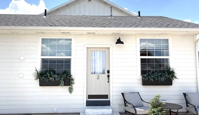 Cedar Studio on Meadowlark, private studio apt
