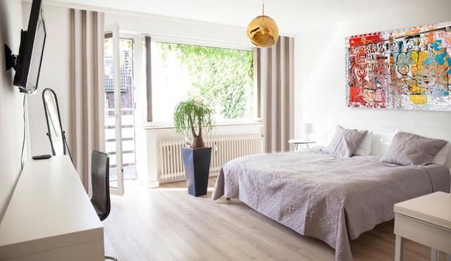 CENTER STUDIO EXTRA COMFORT luxury double bed kitchen in Düsseldorf