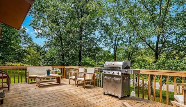 Centerpoint Trail Cabin- Perfect hiking just steps away