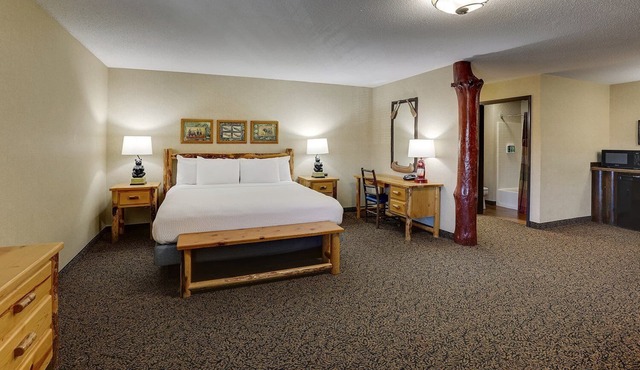 Central Moline Stay | 0.6 mi to Bass Street Landing | Dining & Nightlife