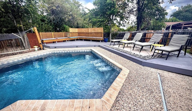 CentralSA 4-bed 3-full bath house w/private heated-pool