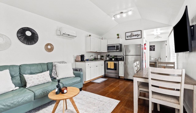 Charming 1-bedroom house in delightful San Antonio with AC, WiFi
