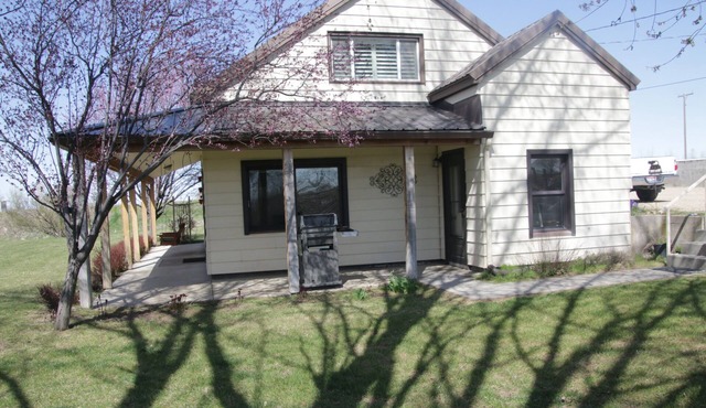 Charming 2-bedroom Farm house with AC, WiFi in Phenomenal Parma