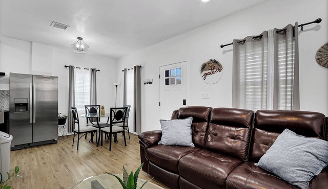 Charming 2-Bedroom House FAMILY FRIENDLY & COZY