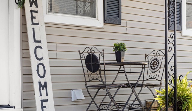Charming 2-bedroom house within walking distance of downtown Lindale.