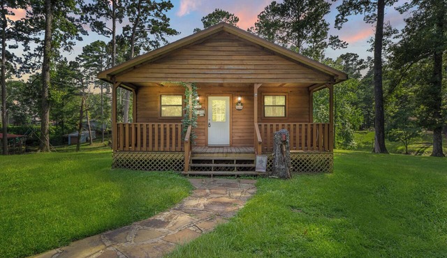 Charming 2-bedroom Toledo Bend Lakefront cabin in Hemphill TX