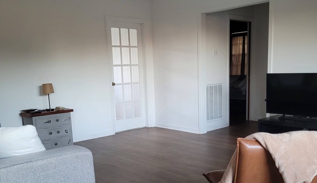 Charming 2-bedroom townhome in wonderful Centreville with WIFI