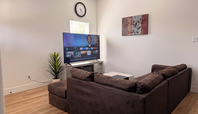 Charming 3-bedroom apartment with AC in vibrant Houston