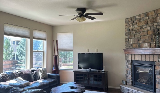 Charming 3-bedroom house in Lovely Loveland with AC