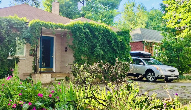 Charming 3-bedroom house centrally located w/WiFi and AC in delightful Boulder