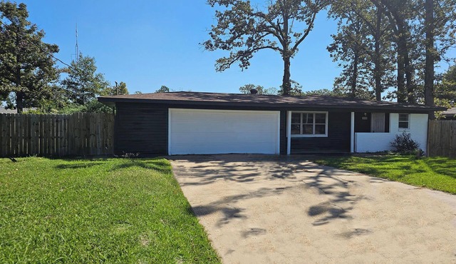 Charming 3-bedroom,2 bath house, Wifi, outdoor space, grills, washer and dryer