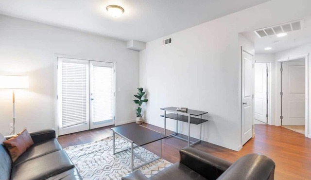 Charming Apartment Near UNC with Gym