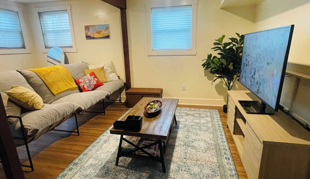 Charming Art Studio Casita I Sleeps 5 I Minutes from Downtown I Free Parking in Indianapolis