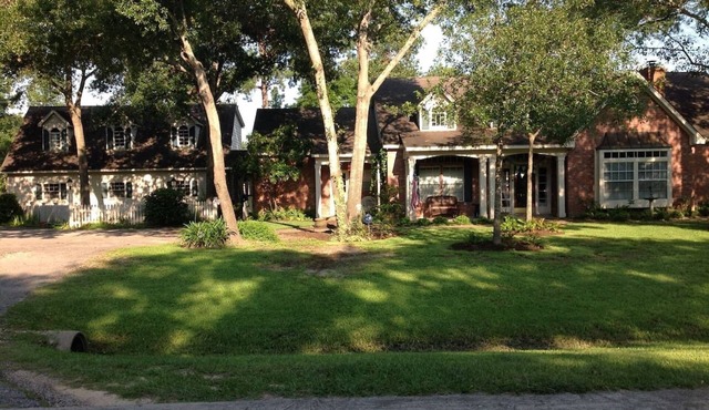 Charming Cypress Guesthouse