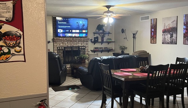 Charming Home with KingSizeBed, Garage & Grill