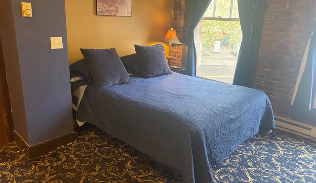 Charming hotel suite in delightful Seattle with Wi-Fi.