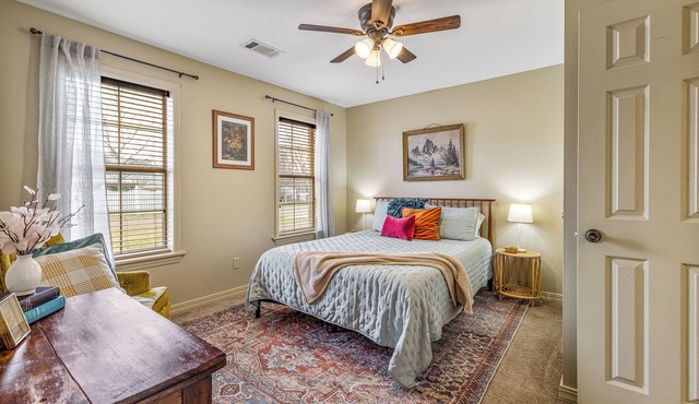 Charming house minutes from everything in Monroe/West Monroe! 5-Star hosts!