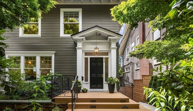 Charming house with Space Needle view in historic Capitol Hill Seattle
