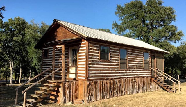 Charming Log Cabin in Texas - Perfect Glamping Vacation on the San Marcos River near Kingsbury