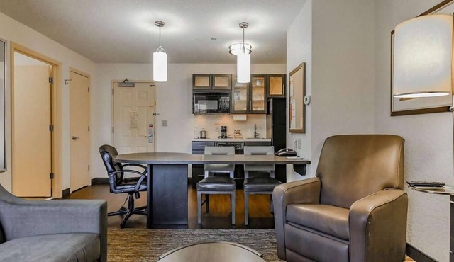 Charming Oasis in the Heart of West Des Moines! Full Kitchen, Pets Allowed!