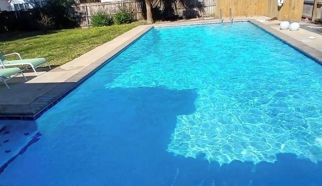 Charming Old Style Cottage. Pet Friendly! in Beaumont