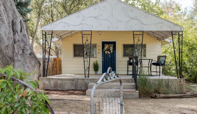 Charming Old Town Erie Retreat-Mountain Views!