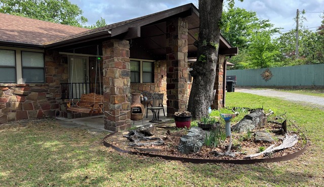 Charming, private 3-bedroom expansive cottage in Eufaula Longtown.