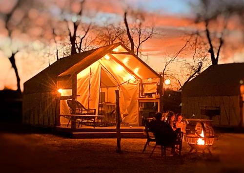 Charming Safari Tent in Kingsbury, TX