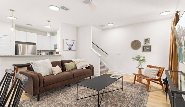 Charming Townhome + Sea World + Lackland + Pickleball Courts