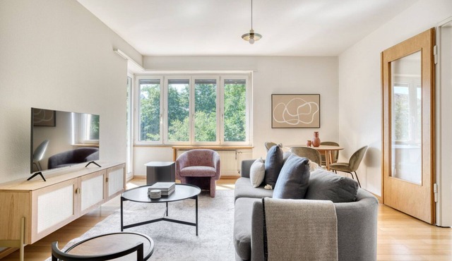 Charming Vorstädte 3 Room w/Storage, 10 mins to Market, by Blueground in Basel