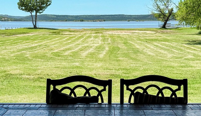 Charming waterfront retreat on PK with beach swimming area