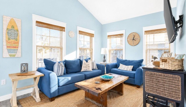Chasing Ray's 2-bedroom, 2-Bath cottage in beautiful Mexico Beach with AC
